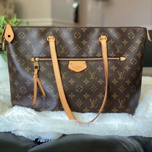 ⚡️Louis Vuitton⚡️
Iena Tote Monogram Canvas MM